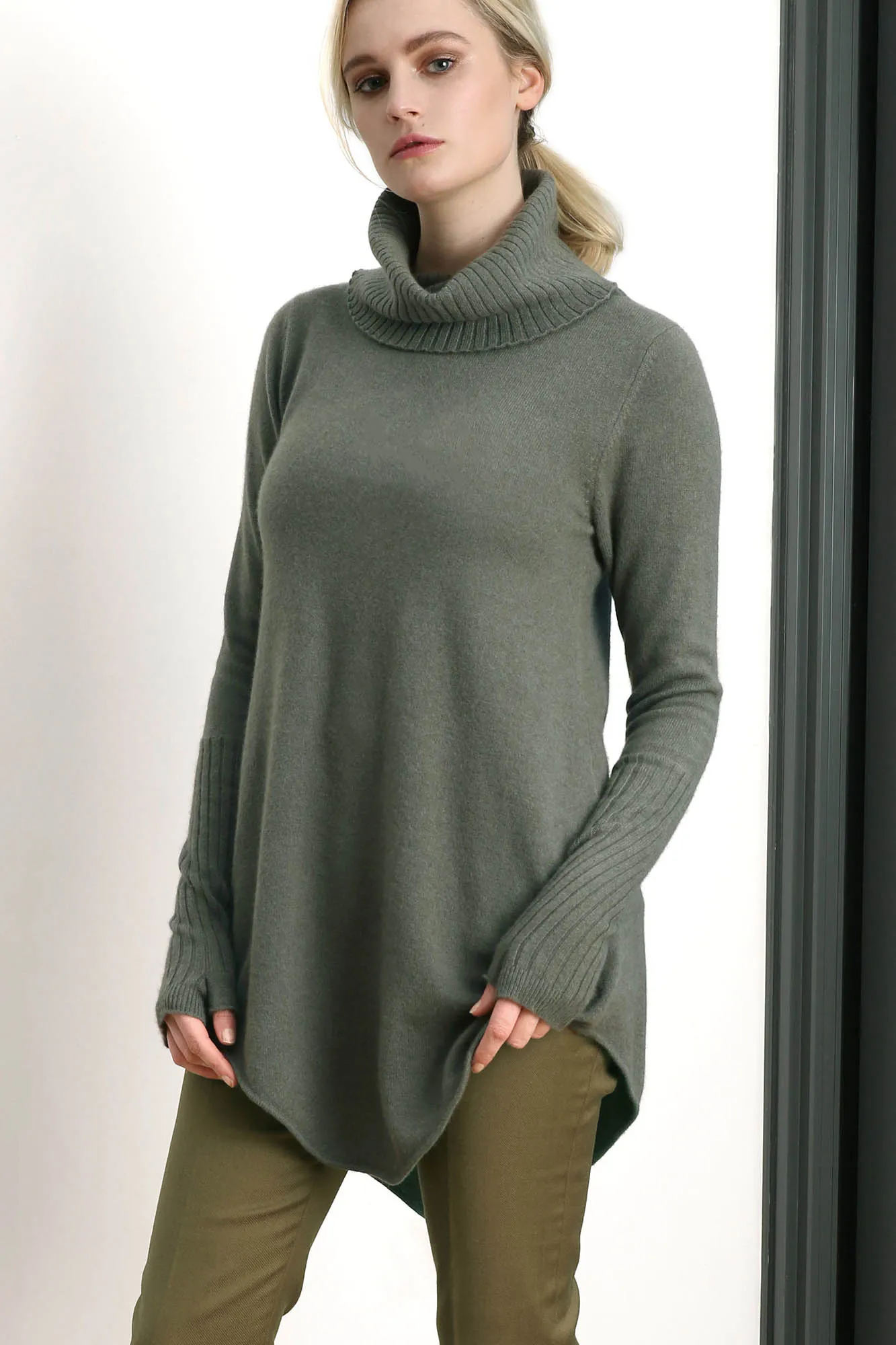 Cashmere Roll neck in Khaki green