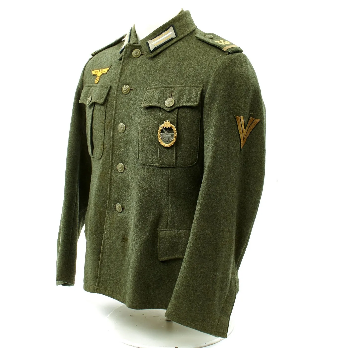 Original German WWII Kriegsmarine Coastal Artillery Matrosenobergefreiter Tunic with Badge