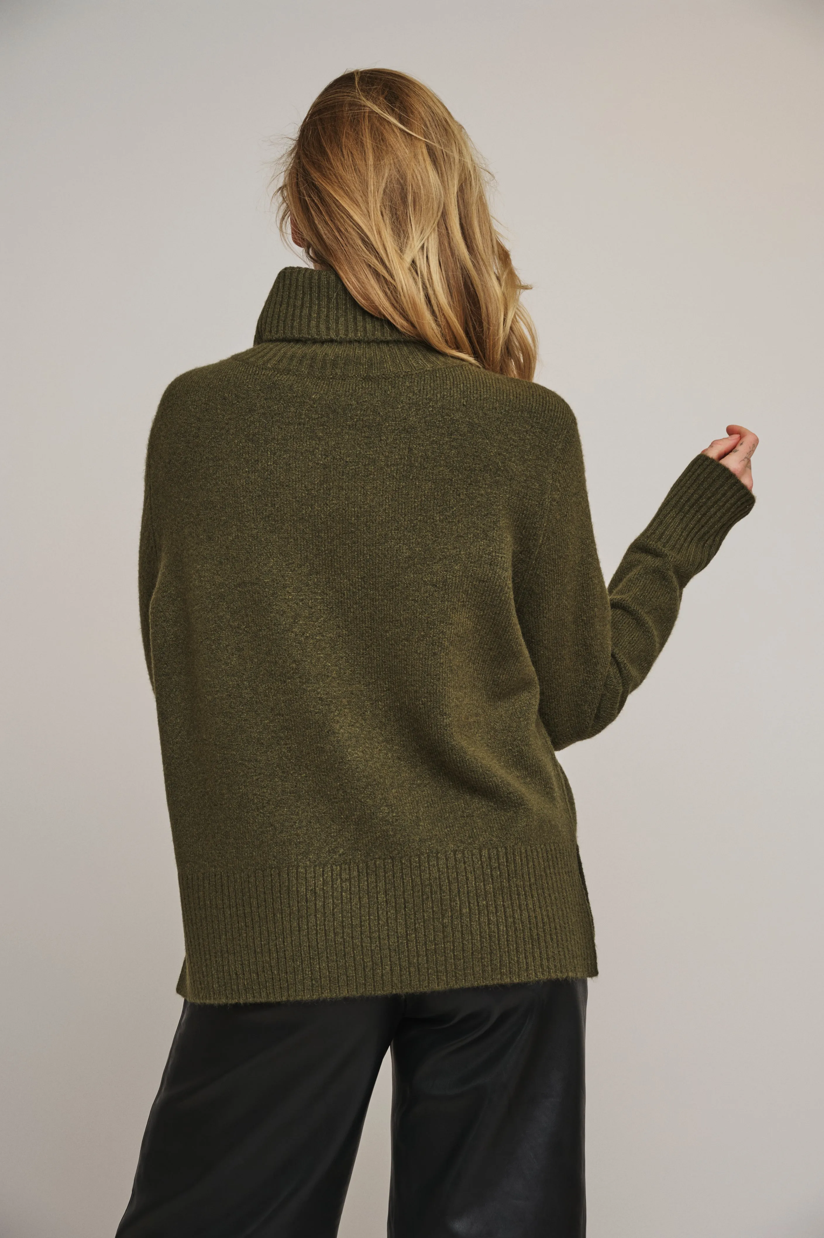 RINO & PELLE NANKE TURTLENECK SWEATER HUNTER