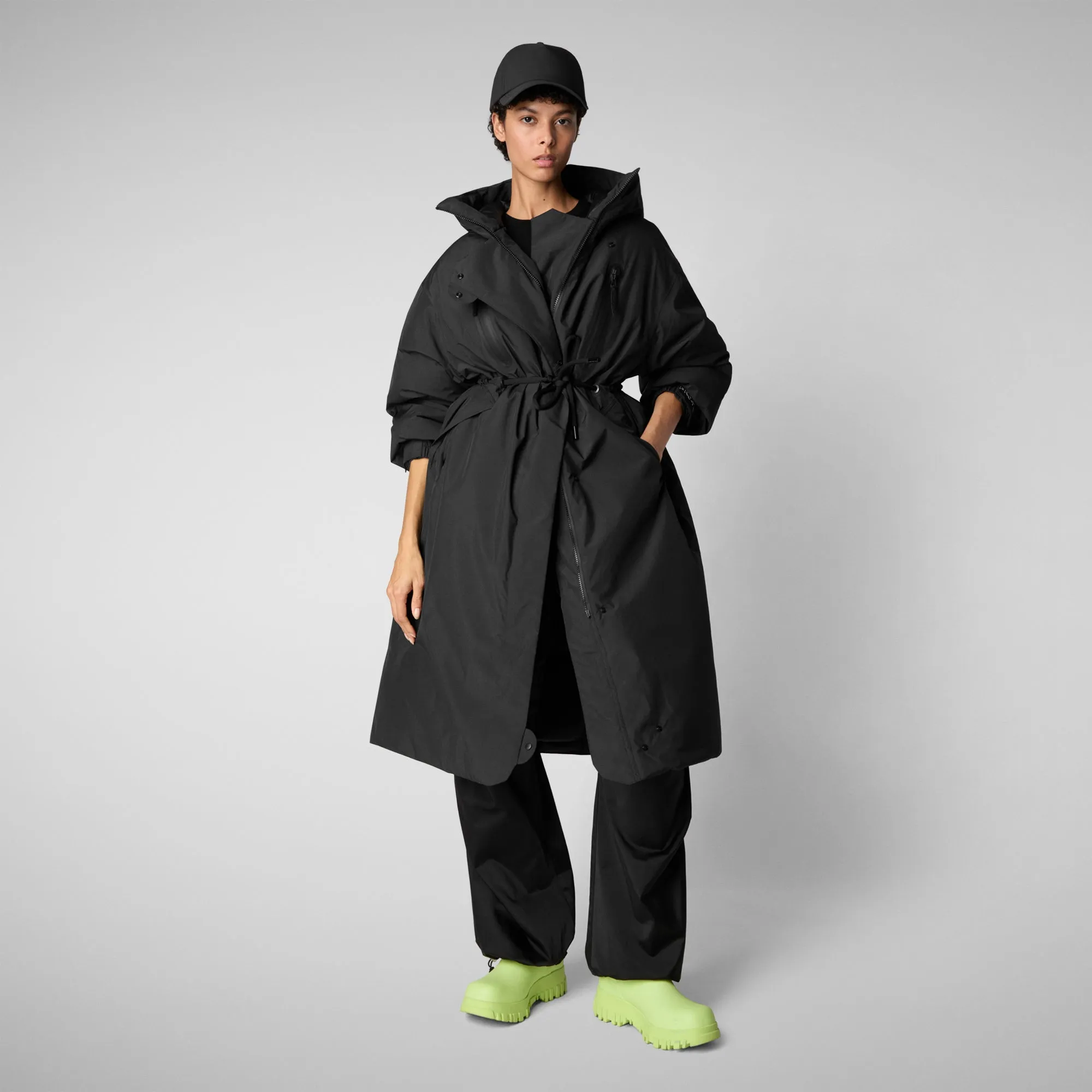 Woman's hooded parka Reira in black