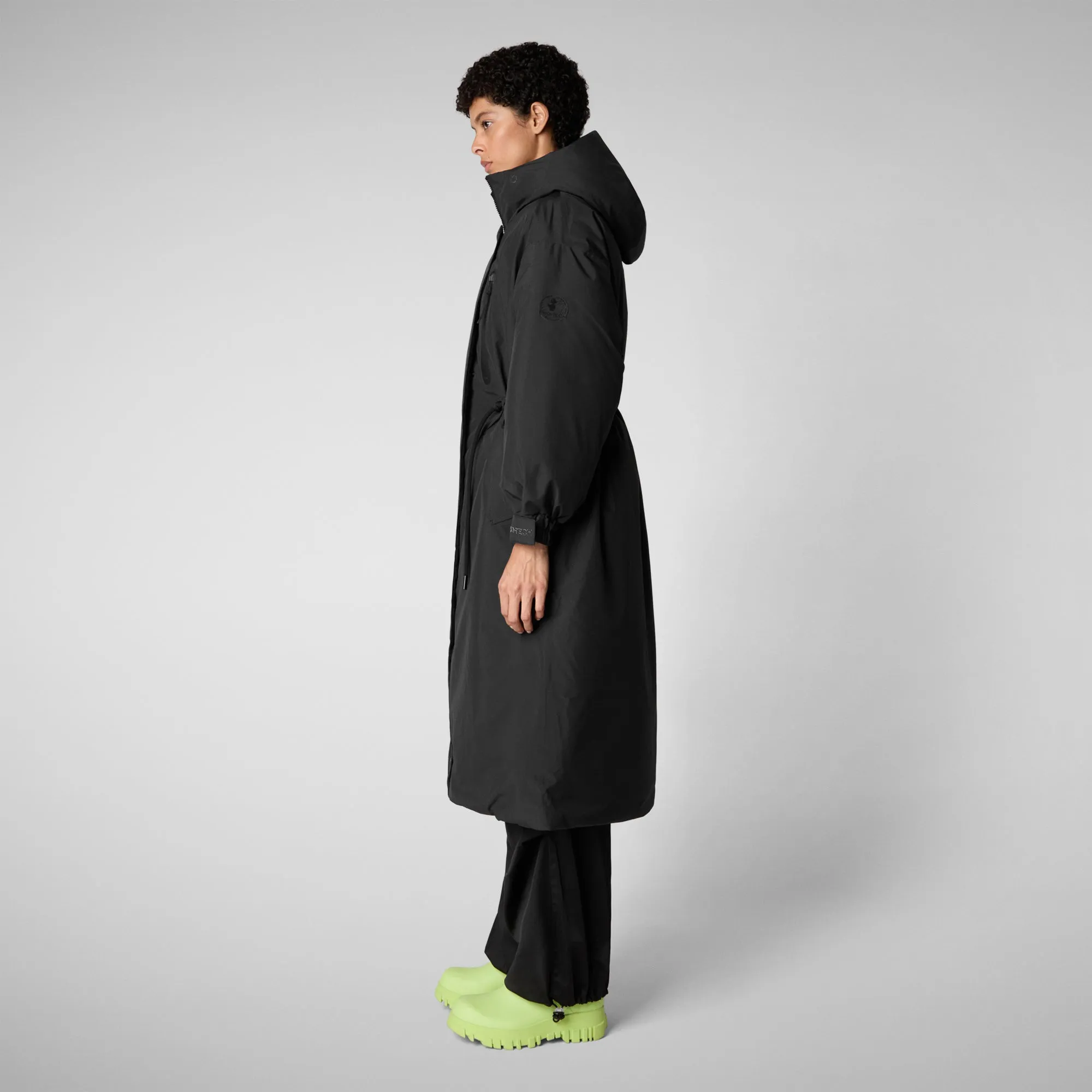 Woman's hooded parka Reira in black